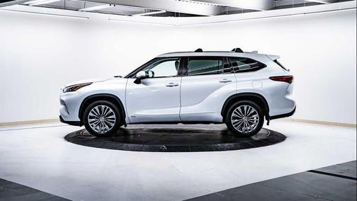 2022 Toyota Highlander Hybrid Platinum