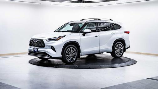 2022 Toyota Highlander Hybrid Platinum