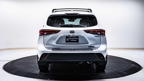 2022 Toyota Highlander Hybrid Platinum