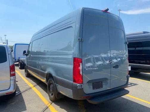 2024 Mercedes-Benz eSprinter 2500 