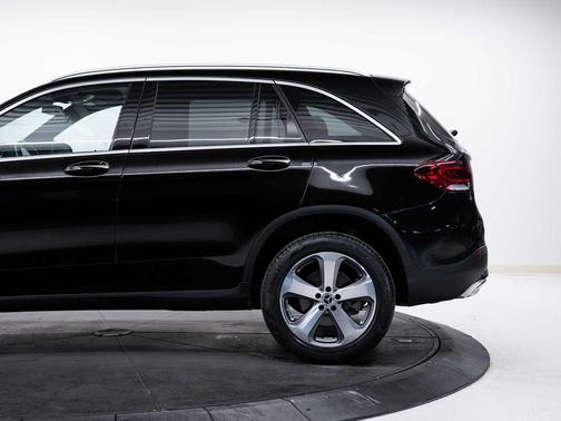 Black 2022 Mercedes-Benz GLC 300 4MATIC