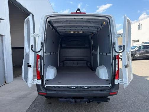 Arctic White 2026 Mercedes-Benz Sprinter 2500 Standard Roof