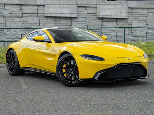 Yellow Tang 2019 Aston Martin Vantage Coupe