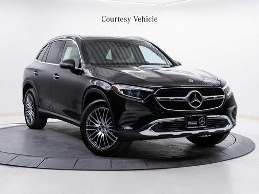 Obsidian Black Metallic 2026 Mercedes-Benz GLC 300 4MATIC