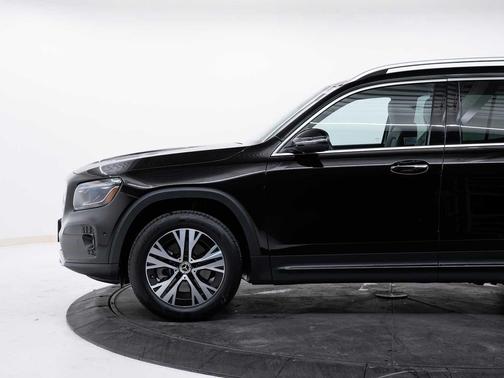 Night Black 2025 Mercedes-Benz GLB 250 4MATIC