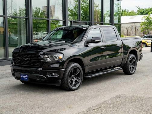 Diamond Black Crystal Pearlcoat 2022 RAM 1500 Big Horn/Lone Star
