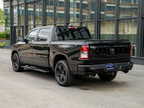 Diamond Black Crystal Pearlcoat 2022 RAM 1500 Big Horn/Lone Star