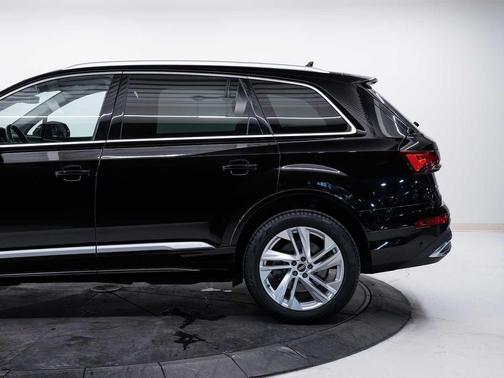 Night Black 2021 Audi Q7 45 Premium Plus