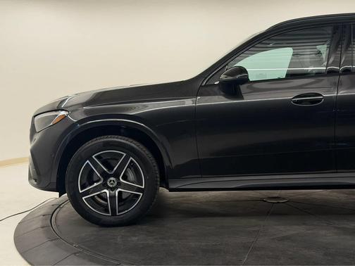 Graphite Grey Metallic 2023 Mercedes-Benz GLC 300 4MATIC