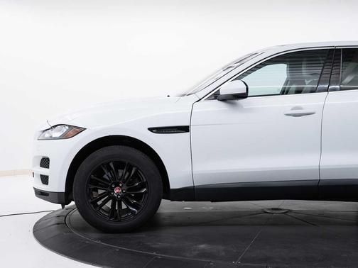 Yulong White Metallic 2019 Jaguar F-PACE 30t Prestige