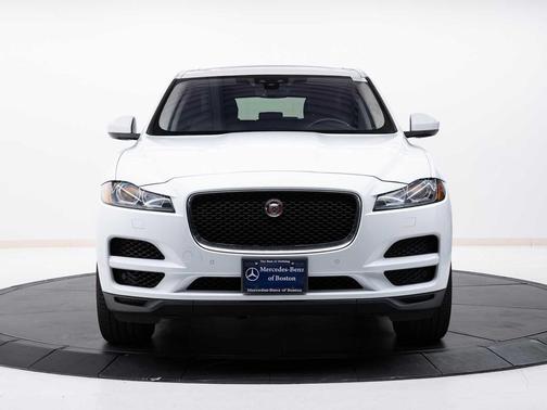 Yulong White Metallic 2019 Jaguar F-PACE 30t Prestige