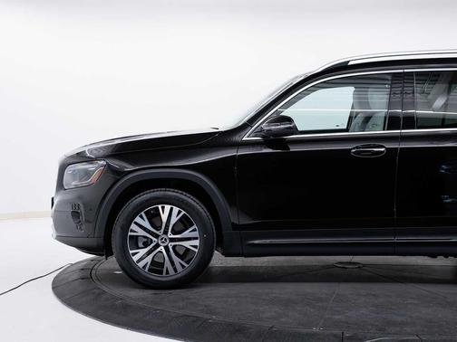 Night Black 2026 Mercedes-Benz GLB 250 4MATIC