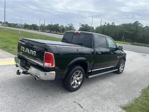 Brilliant Black Crystal Pearlcoat 2017 RAM 1500 Laramie