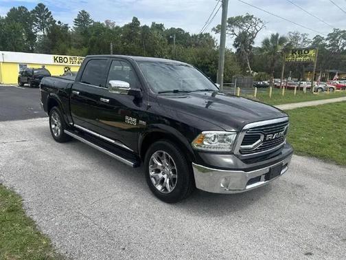 Brilliant Black Crystal Pearlcoat 2017 RAM 1500 Laramie Truck