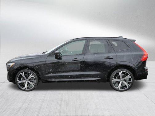 2022 Volvo XC60 B6 R-Design