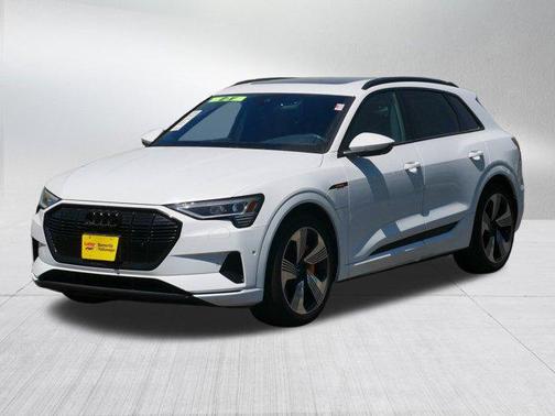 2022 Audi e-tron Premium Plus