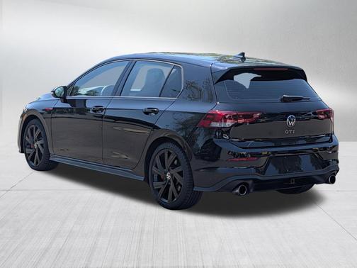 Deep Black Pearl 2022 Volkswagen Golf GTI 2.0T SE DSG