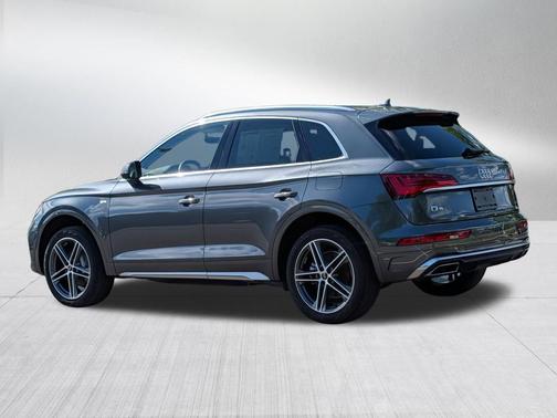 Daytona Gray Pearl Effect 2023 Audi Q5 55 S line Premium Plus