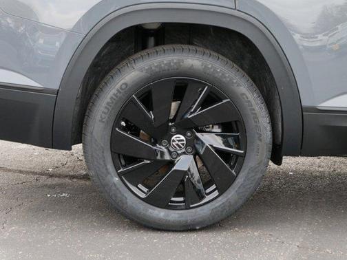 2025 Volkswagen Atlas 2.0T SE w/Technology 4MOTION