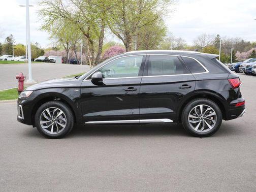 Mythos Black Metallic 2023 Audi Q5 45 S line Premium Plus