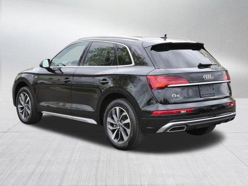 Mythos Black Metallic 2023 Audi Q5 45 S line Premium Plus