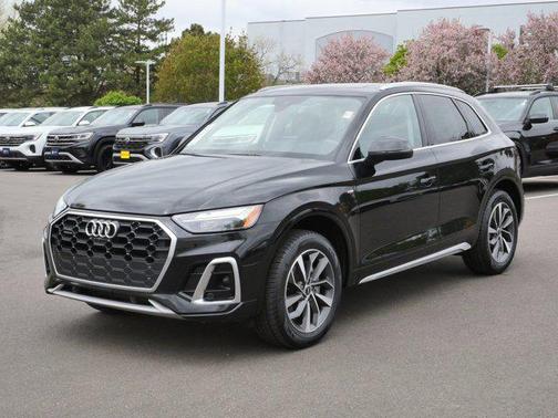 Mythos Black Metallic 2023 Audi Q5 45 S line Premium Plus