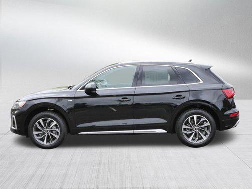 Mythos Black Metallic 2023 Audi Q5 45 S line Premium Plus