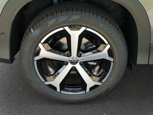 2025 Volkswagen Tiguan 2.0T SE 4MOTION