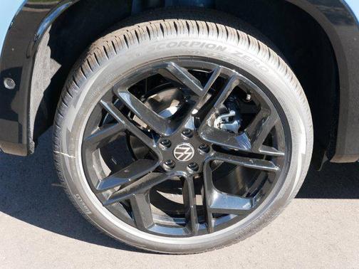 2025 Volkswagen Tiguan 2.0T SE R-Line Black 4MOTION