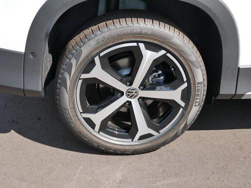 2025 Volkswagen Tiguan 2.0T SE 4MOTION