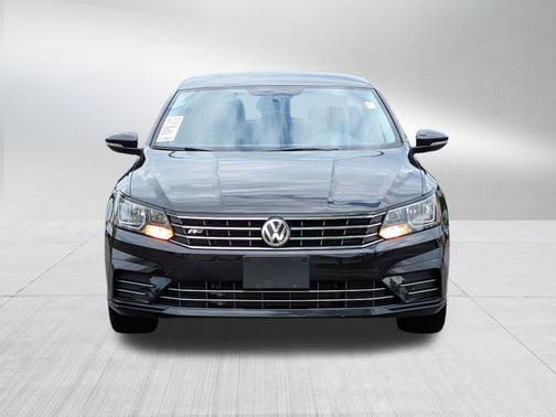 Deep Black Pearl 2017 Volkswagen Passat 1.8T R-Line w/Comfort
