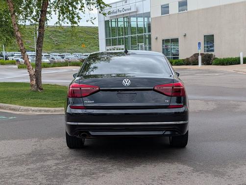 Deep Black Pearl 2017 Volkswagen Passat 1.8T R-Line w/Comfort