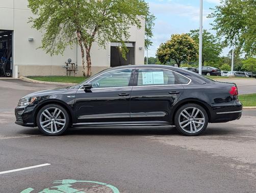 Deep Black Pearl 2017 Volkswagen Passat 1.8T R-Line w/Comfort