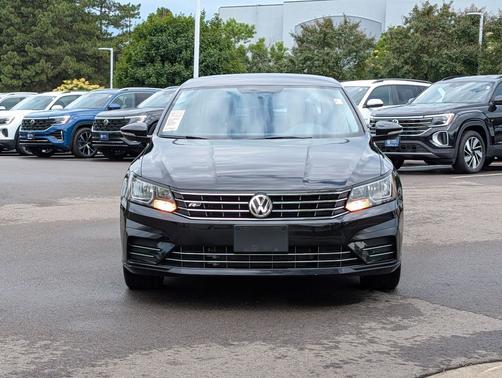 Deep Black Pearl 2017 Volkswagen Passat 1.8T R-Line w/Comfort