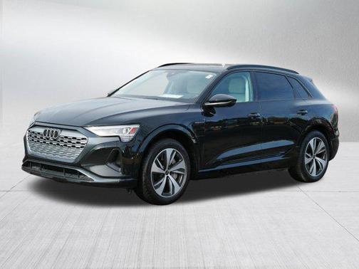 2024 Audi Q8 e-tron Premium Plus