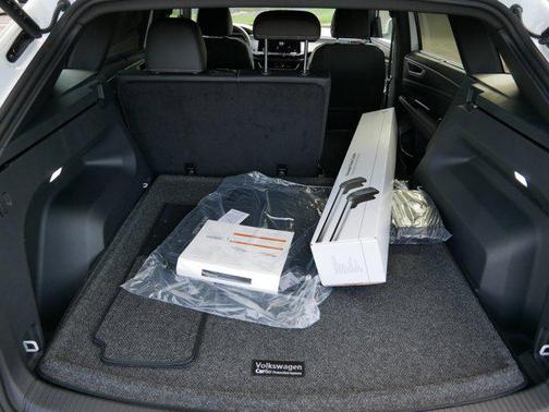 2026 Volkswagen Atlas Cross Sport 2.0T SE w/Technology 4MOTION