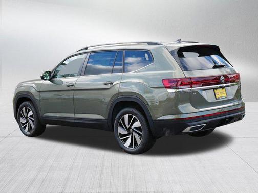 Avocado Green Pearl 2026 Volkswagen Atlas 2.0T SE w/Technology 4MOTION