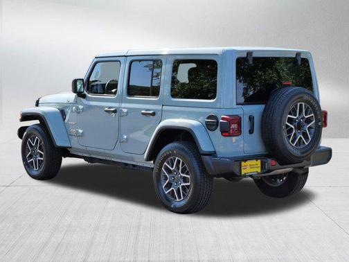 2024 Jeep Wrangler 4-Door Sahara 4x4