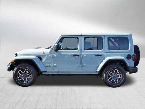 2024 Jeep Wrangler 4-Door Sahara 4x4