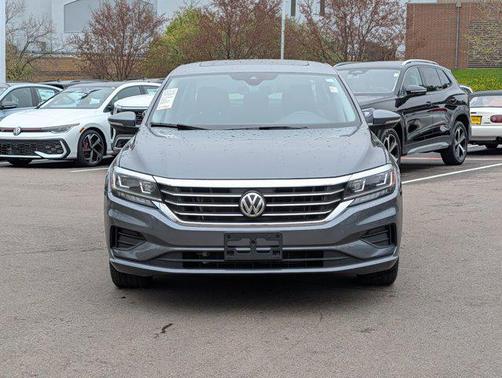 Platinum Gray Metallic 2021 Volkswagen Passat 2.0T SE