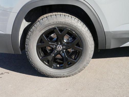 pure gray 2026 Volkswagen Atlas Peak Edition