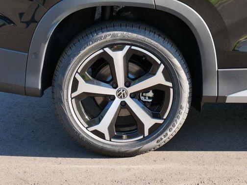 2025 Volkswagen Tiguan 2.0T SE 4MOTION