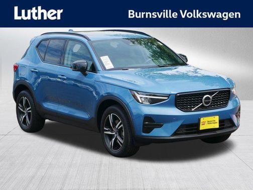 2024 Volvo XC40 B5 Core Dark Theme