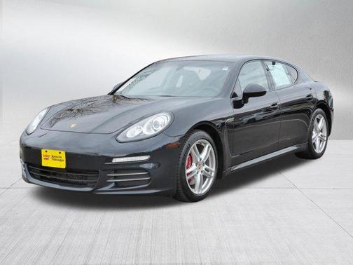 Basalt Black Metallic 2014 Porsche Panamera 4