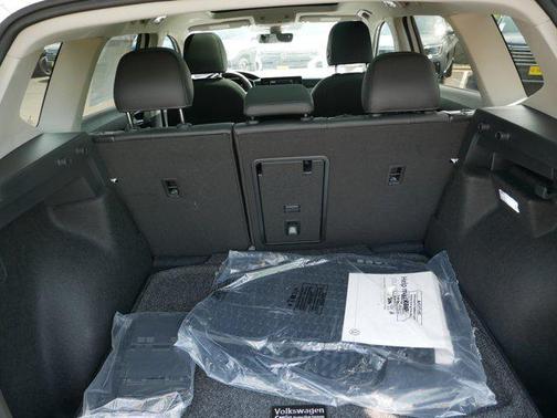 2025 Volkswagen Taos 1.5T SE Black