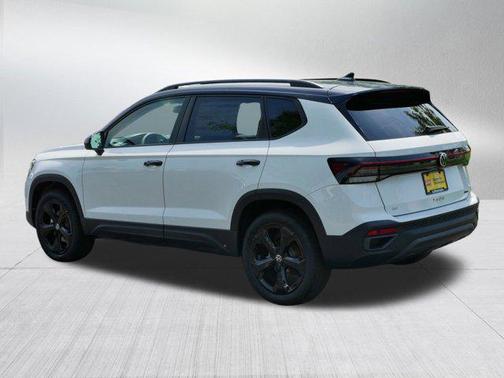 2025 Volkswagen Taos 1.5T SE Black