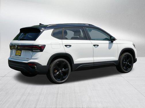 2025 Volkswagen Taos 1.5T SE Black