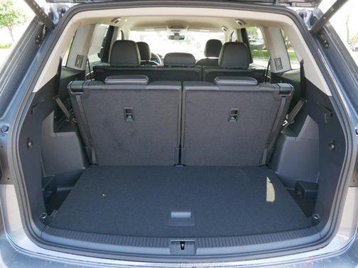2025 Volkswagen Atlas 2.0T SE w/Technology 4MOTION