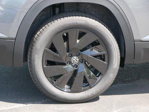 2025 Volkswagen Atlas 2.0T SE w/Technology 4MOTION