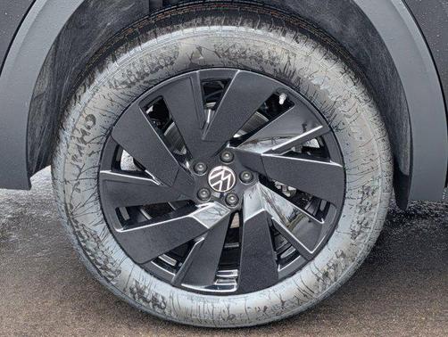 Deep Black Pearl 2026 Volkswagen Atlas 2.0T SE w/Technology 4MOTION